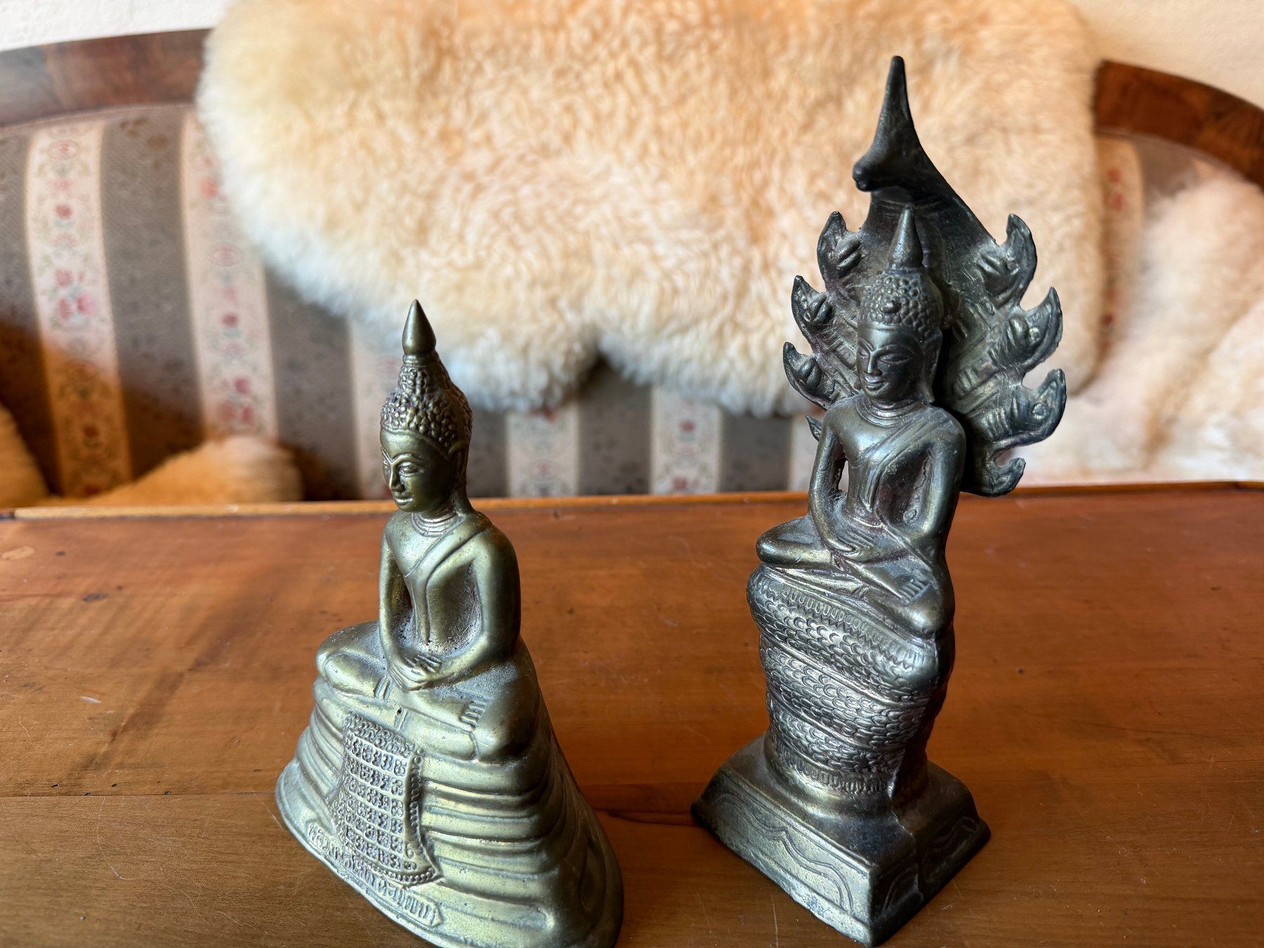 Sculture & Statue: Zwei verschiedene thailändische Buddha-Statuen, Messing – Usato da Zofingen venduto da Schekke 1
