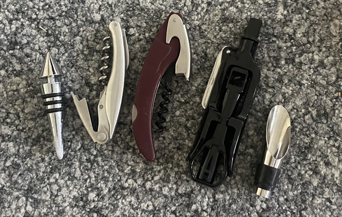 Apribottiglie & Tappi per chiusura: Wein Accessoires Set Korkenzieher Flaschenverschluss – Nuovo (secondo la descrizione) da Au ZH venduto da Jaggy4