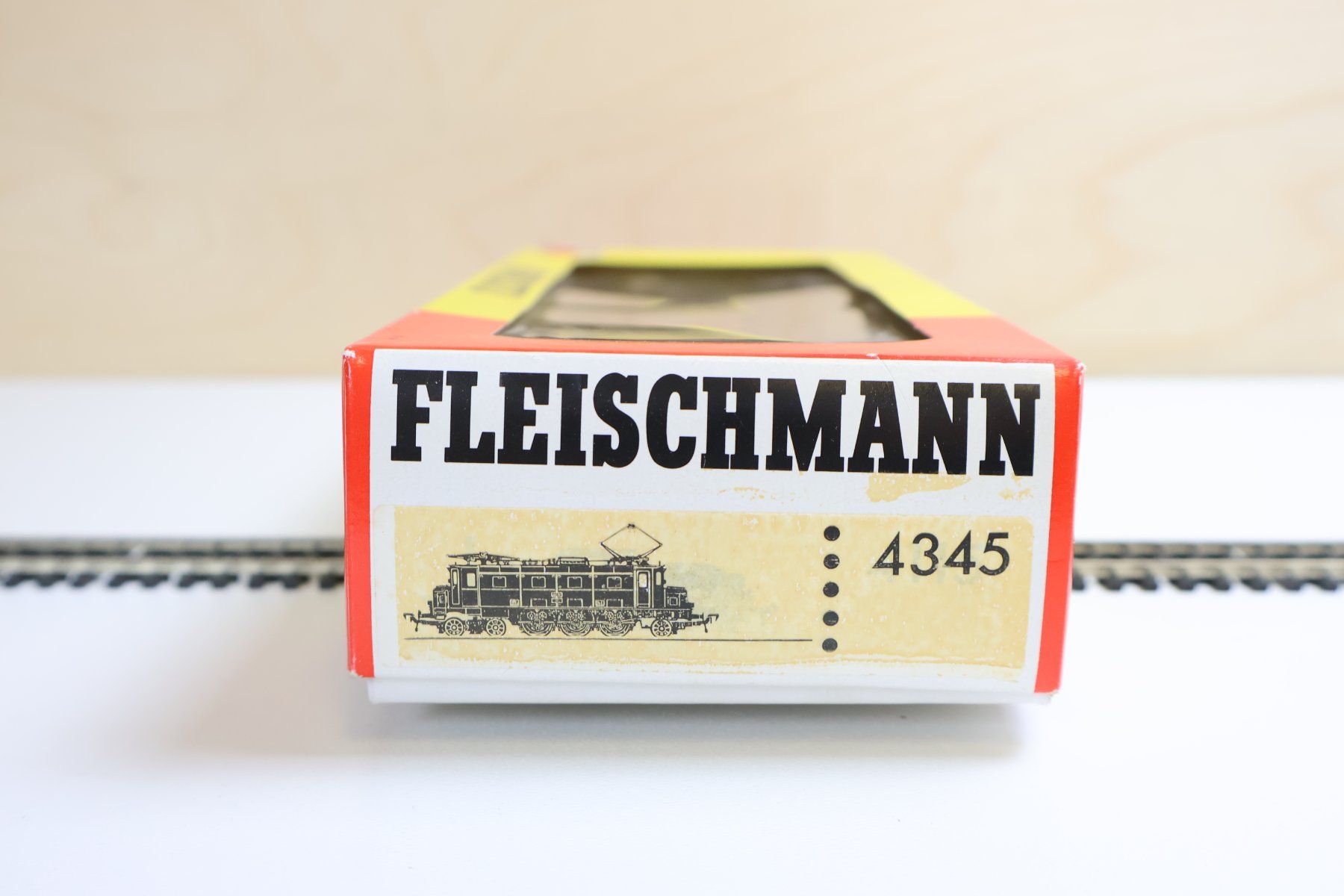 Fleischmann Modelleisenbahnen: Fleischmann SBB Ae 3/6 E-Lok "braun" 4345 - NP: 340.- – Gebraucht aus Winterthur von Monstera 9