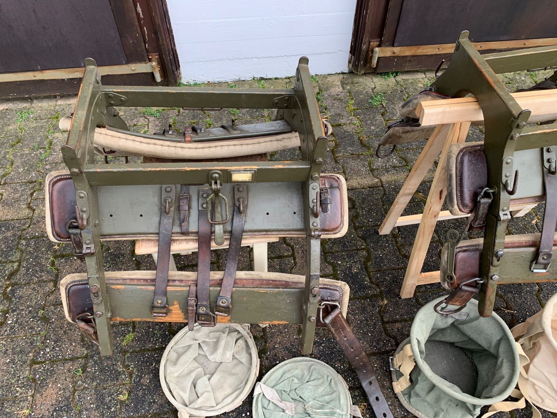 Carrozze: 2 original Bastsättel Schweizer Militär – Usato da Feldbach venduto da Olive1 5