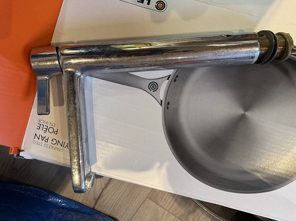 Lavabi & lavandini: Lavabo vasque avec robinet 100.- – Usato da Ste Croix venduto da Barjot 2