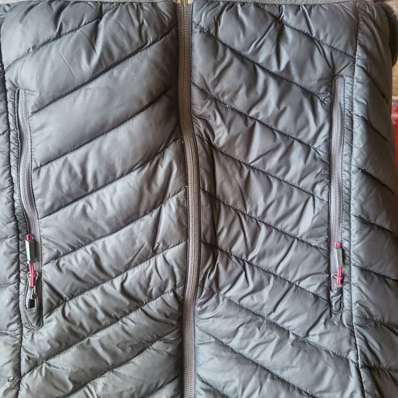 Salewa Giacche: SALEWA Daunenjacke Gr. 40 Dunkelgrau – Usato da Tägertschi venduto da TheChange 6