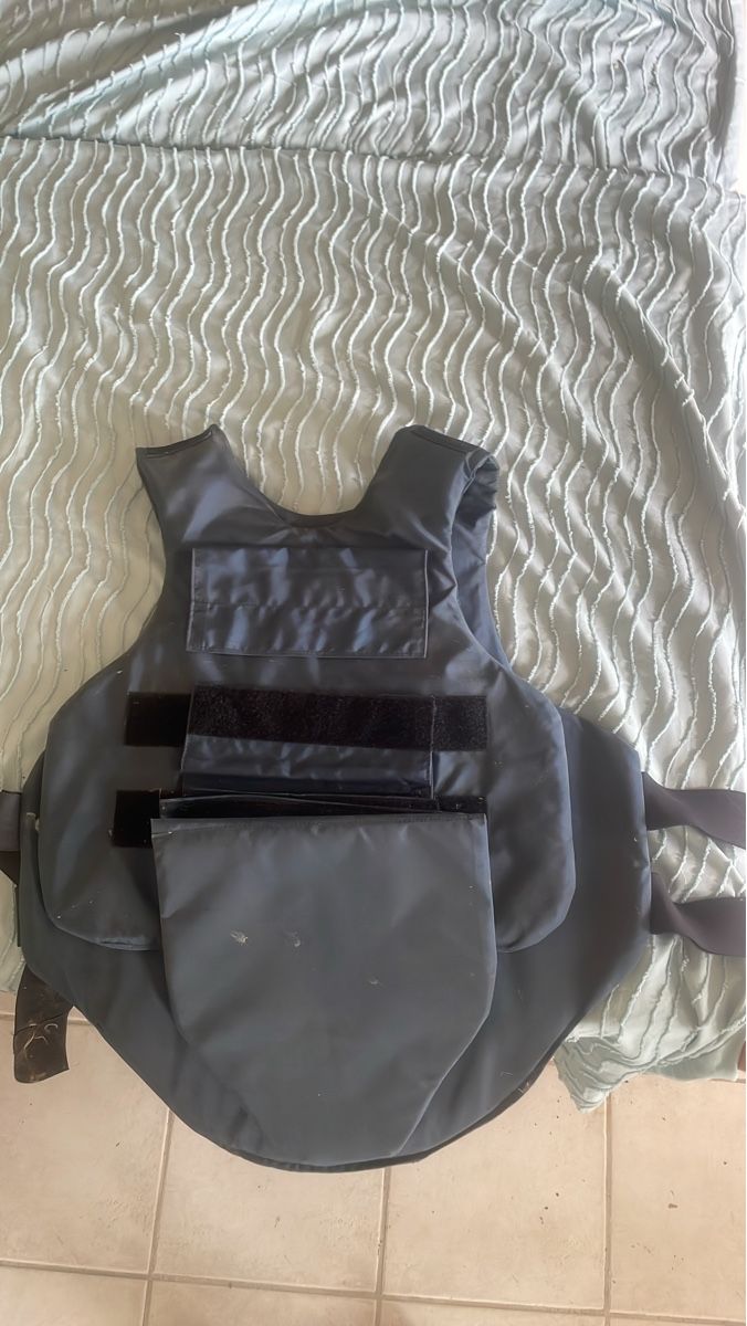 Gilet & Giacche: Gilet tactique noir taille L usagé – Nuovo (secondo la descrizione) da Meyrin venduto da jul_km5p