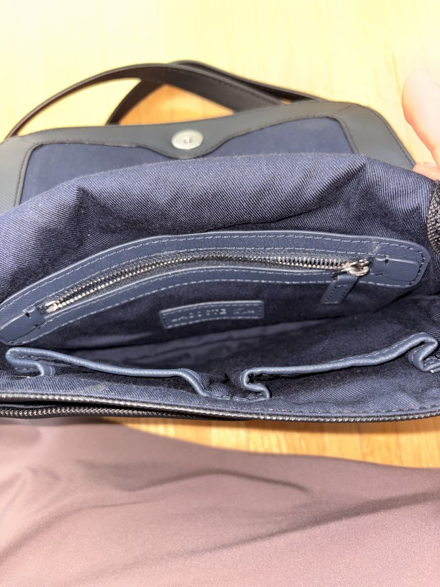 Lacoste Taschen für Damen: Schwarze Lacoste Umhängetasche – Gebraucht aus Winterthur von Davidloetscher 4