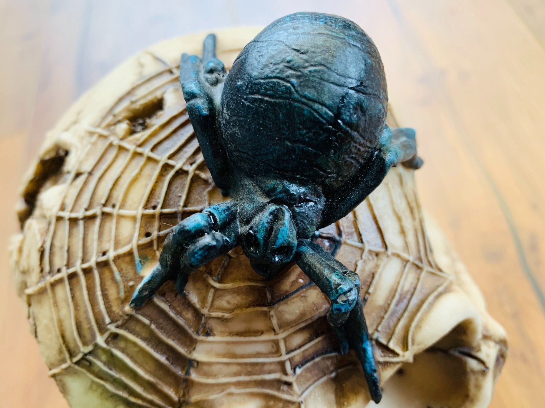 Sculture & Statue: Totenschädel Schädel SKULL Spinne 22cm NEU – Nuovo e nell'imballaggio originale da Bergdietikon venduto da shopAgent 7