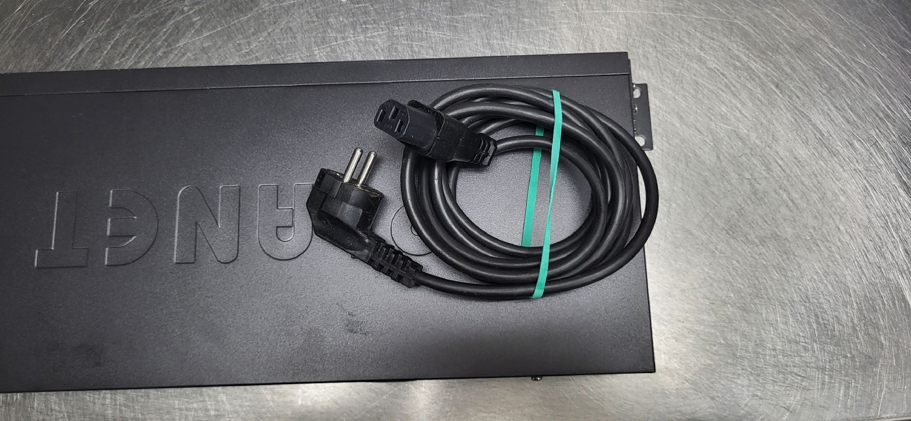 Hubs & Switches: PLANET 24 Port Gigabit Ethernet Switch – D'occasion à Rüti ZH par Isa8630