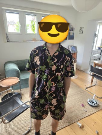 Ensemble chemise et short fleuri, parfait pour l'été!