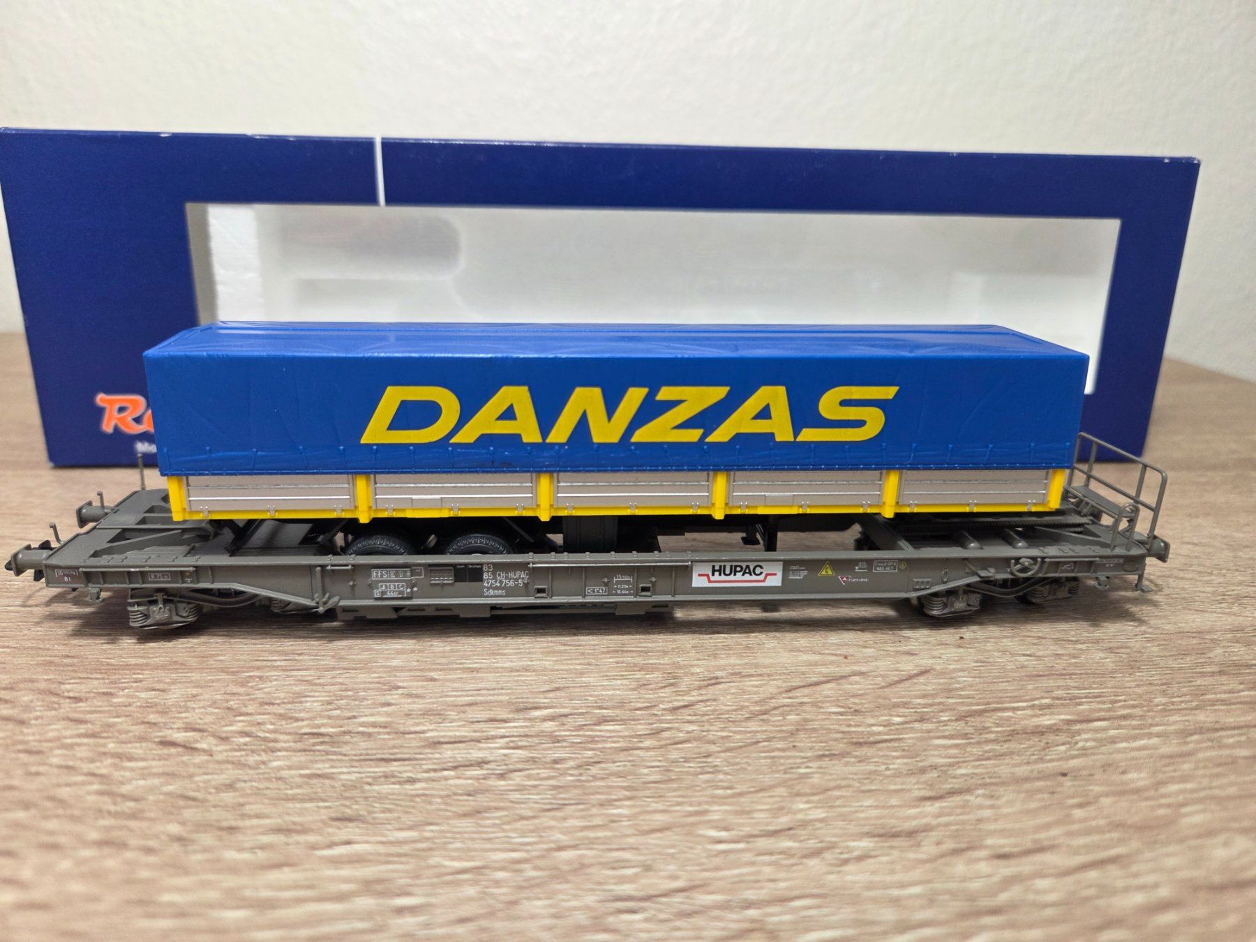Roco Modellini di ferrovie: Roco 66714 Containerwagen Danzas SBB H0 – Nuovo e nell'imballaggio originale da St-Aubin-Sauges venduto da Lo_Go 1