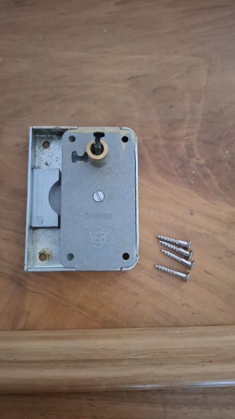 Cadenas: 2 Möbelschlösser ESA normal  – D'occasion à Wabern par Azzulitta 2