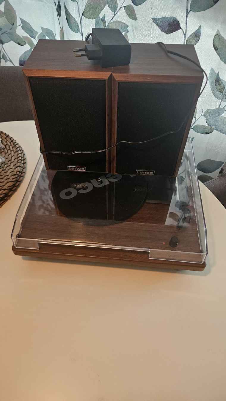 Lenco Plattenspieler: Lenco LS100 Plattenspieler – Gebraucht aus Burgdorf von PaPaYaH 1