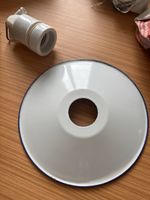 Light  vintage smaltata bianca con attacco in ceramica!