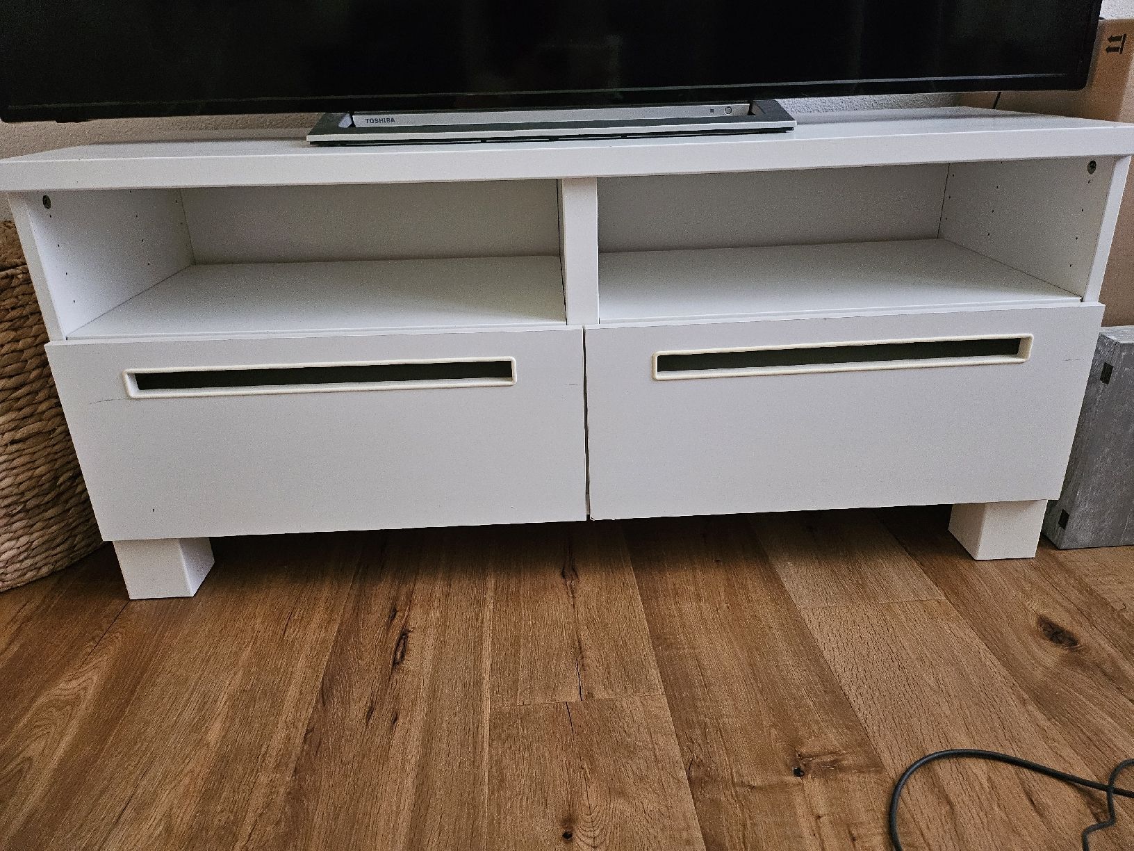 Ikea Meubles TV: Niedrige TV-Möbel  – D'occasion à Uerkheim par lau_pn5l