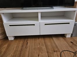 Niedrige TV-Möbel 