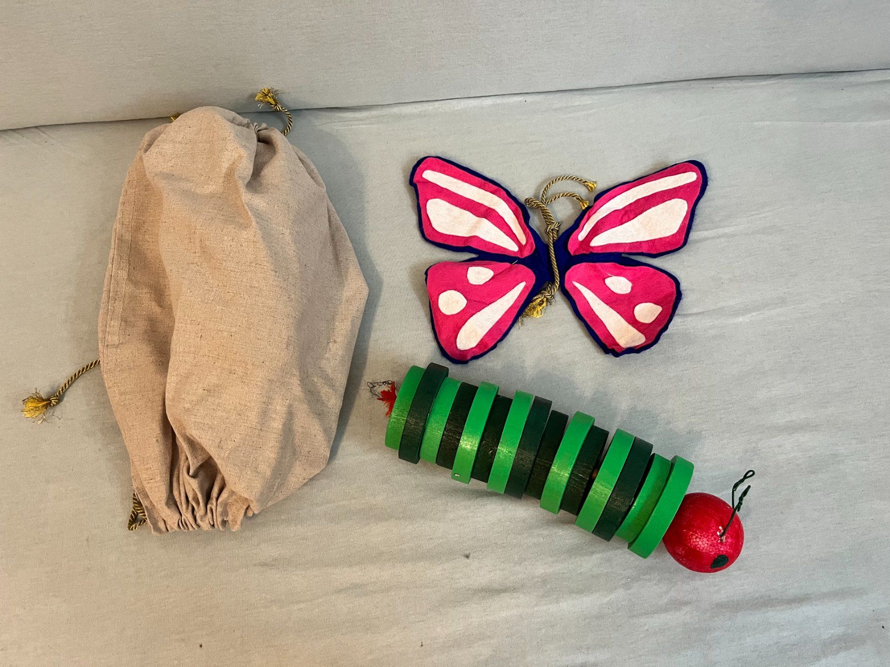 Figuren: Die kleine Raupe Nimmersatt Puppe – Gebraucht aus Bühl BE von psos