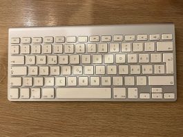 Clavier Apple Wireless Keyboard disposition suisse QWERTZ