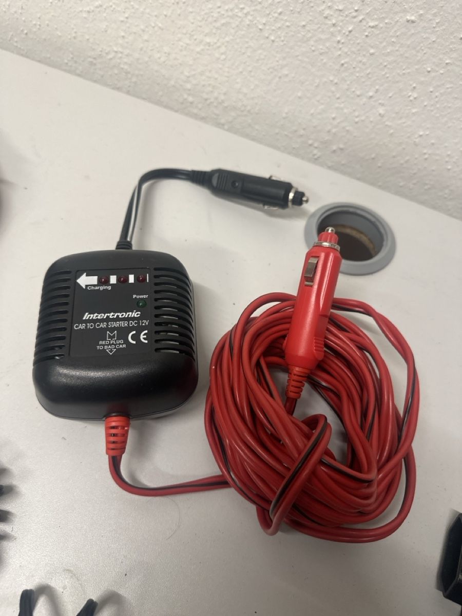 Elektronikbauteile: Assorted Car Power Adapters and Cables Set – Gebraucht aus Elsau von MANWITHVAN 3