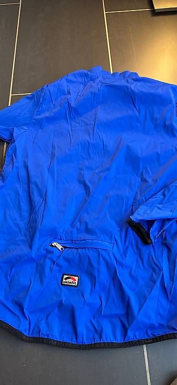 Skinfit Jacken: Skinfit Laufjacke Gr M – Gebraucht aus Oberweningen von Jogi2 3