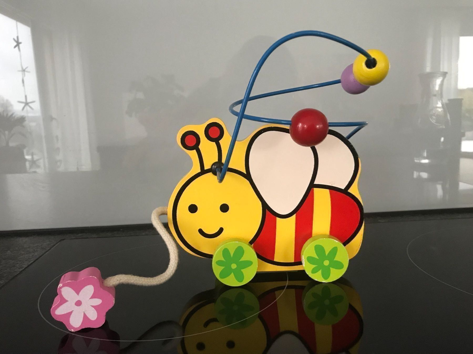 Spielzeuge: Holzbiene mit Rädern – Gebraucht aus Brugg AG von Honeybee6