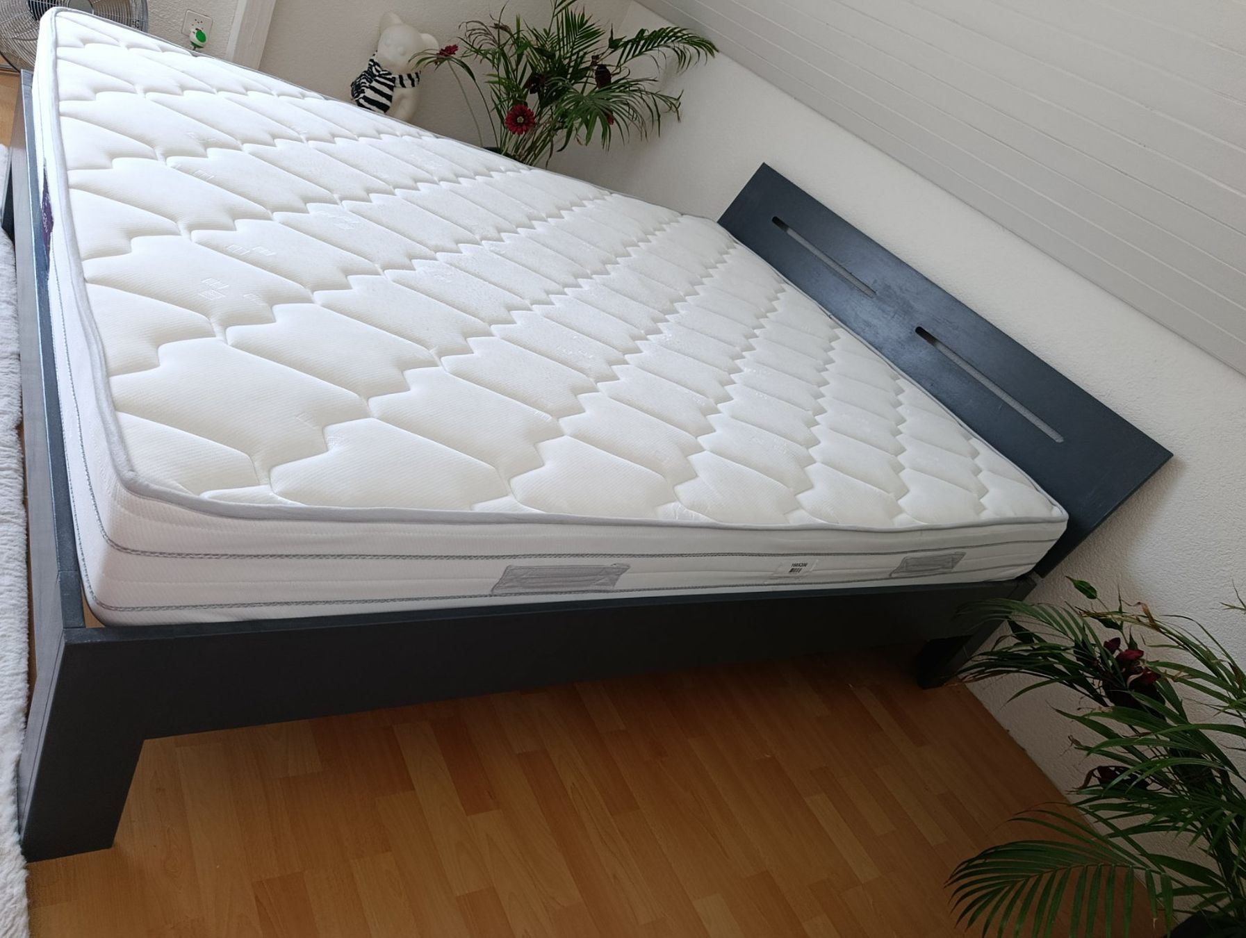 Lits: Bett grau Lack 160x200 – D'occasion à Eiken par Jblat 1