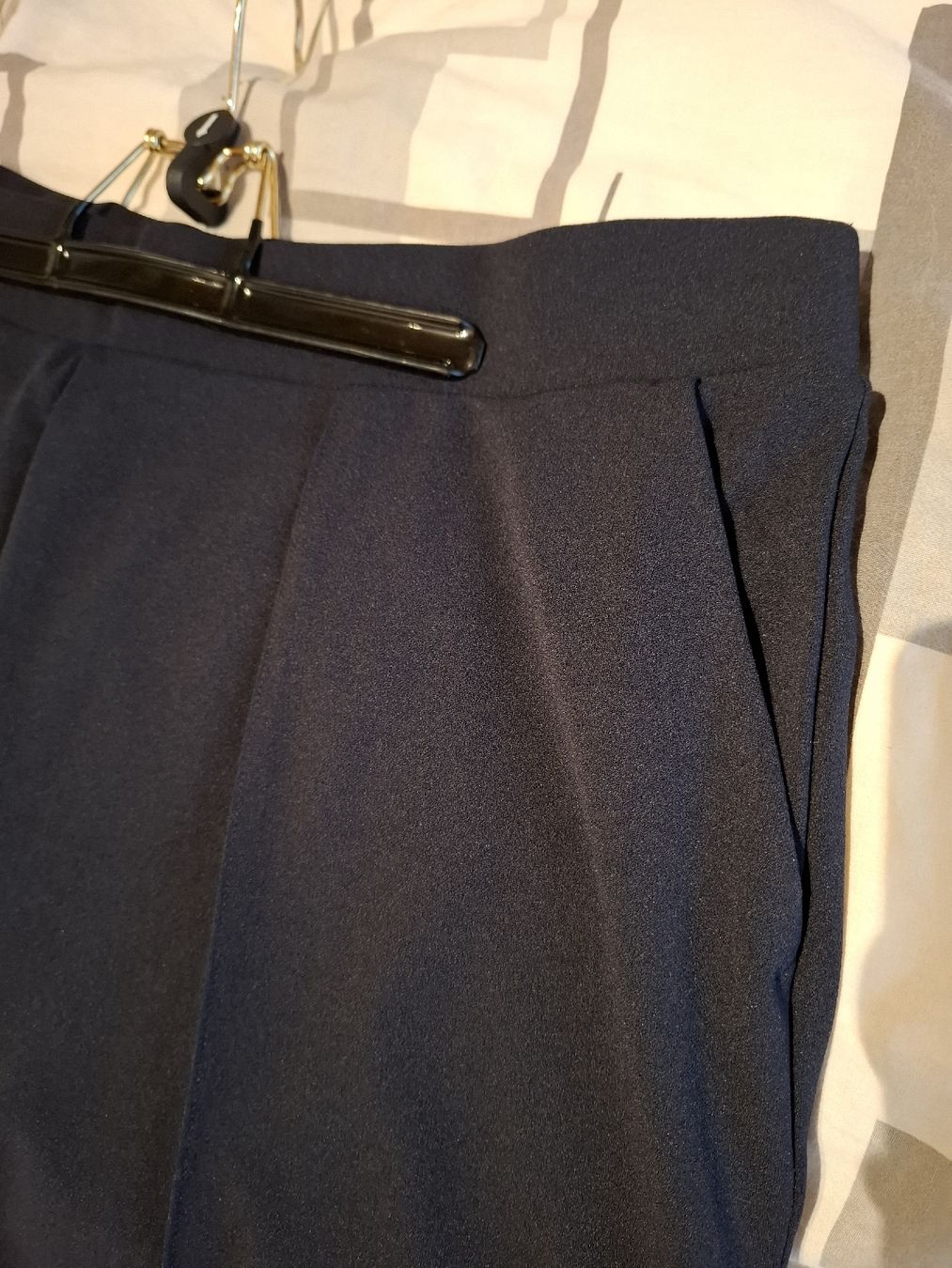 H&M Hosen: H&M Hose Grösse XL, neuwertig – Neu (gemäss Beschreibung) aus Lütisburg von amerika123 2