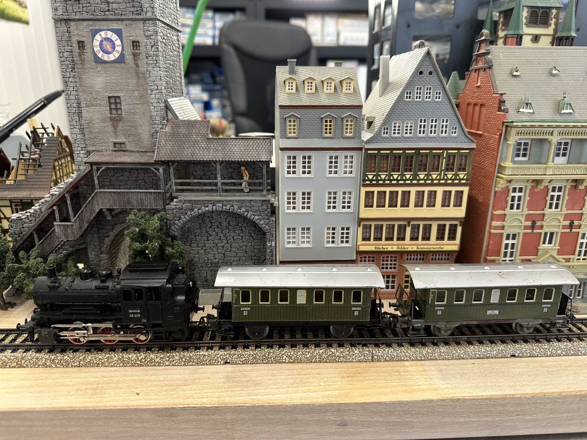 Märklin Modelleisenbahnen: Märklin 3000 DB BR 89 Personenzug – Gebraucht aus Lupsingen von New-Haven 1