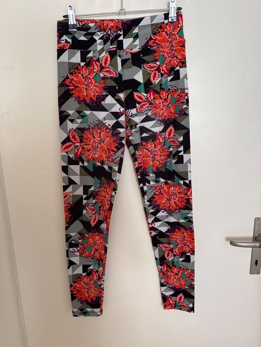 Leggings: LULAROE Leggings ONE SIZE – Gebraucht aus Horgen von linuxrp