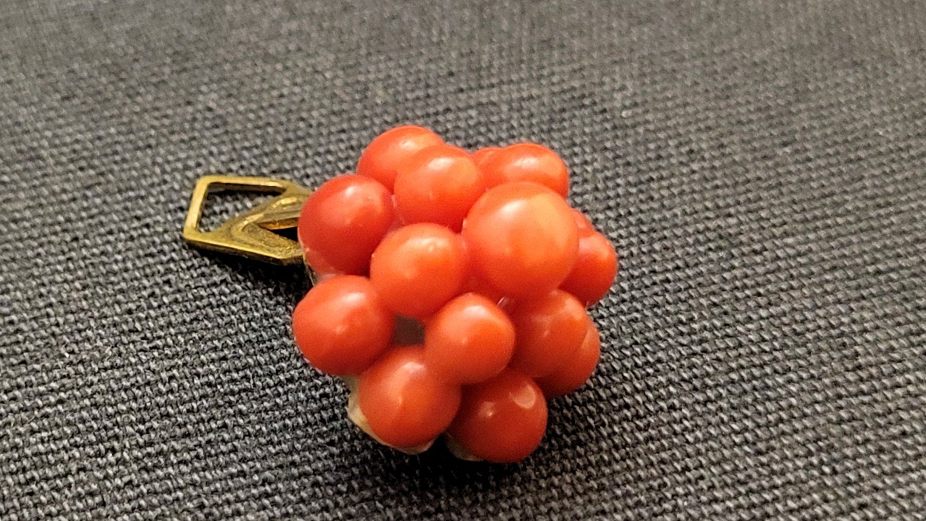 Boucles d'oreille: Korallen-Ohrclips – D'occasion à Basel par spinne02 2