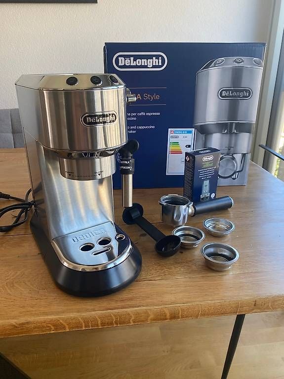 Macchine per caffè & Macchine per espresso: DeLonghi Dedica Style EC685  Comme neuve – Usato da Morges venduto da geo_t2b2