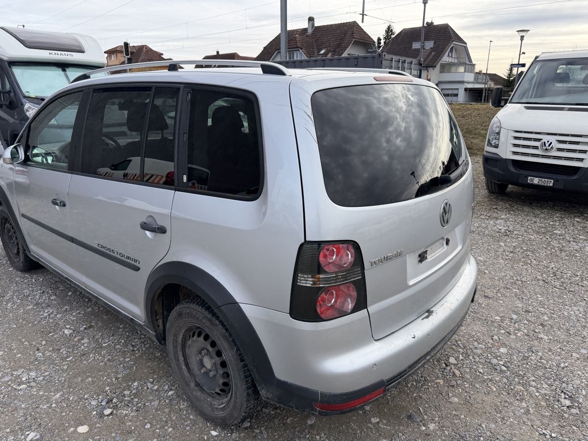 VW Automobili: VW Cross Touran 1.4 – Usato da Oberönz venduto da Xyz90 3