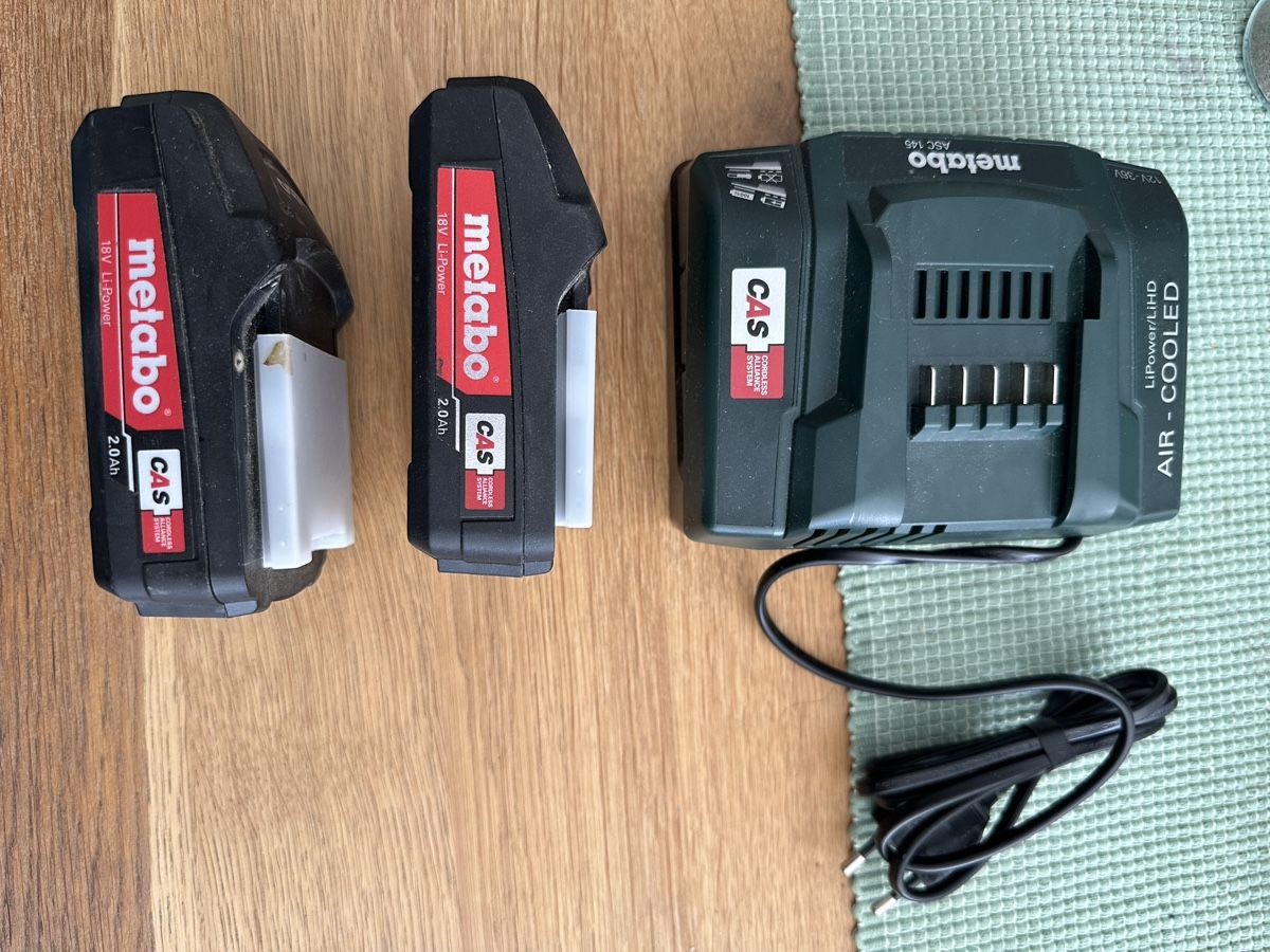 Ladegeräte: metabo ladestation mit 2 Akkus – Gebraucht aus Landquart von lumima