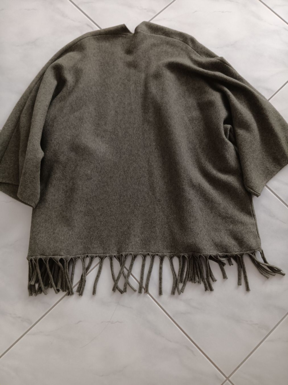 Altro in Moda donna: wunderschöne Olive Strickjacke mit Fransen, neuwertig – Nuovo (secondo la descrizione) da Stansstad venduto da leoni66 1
