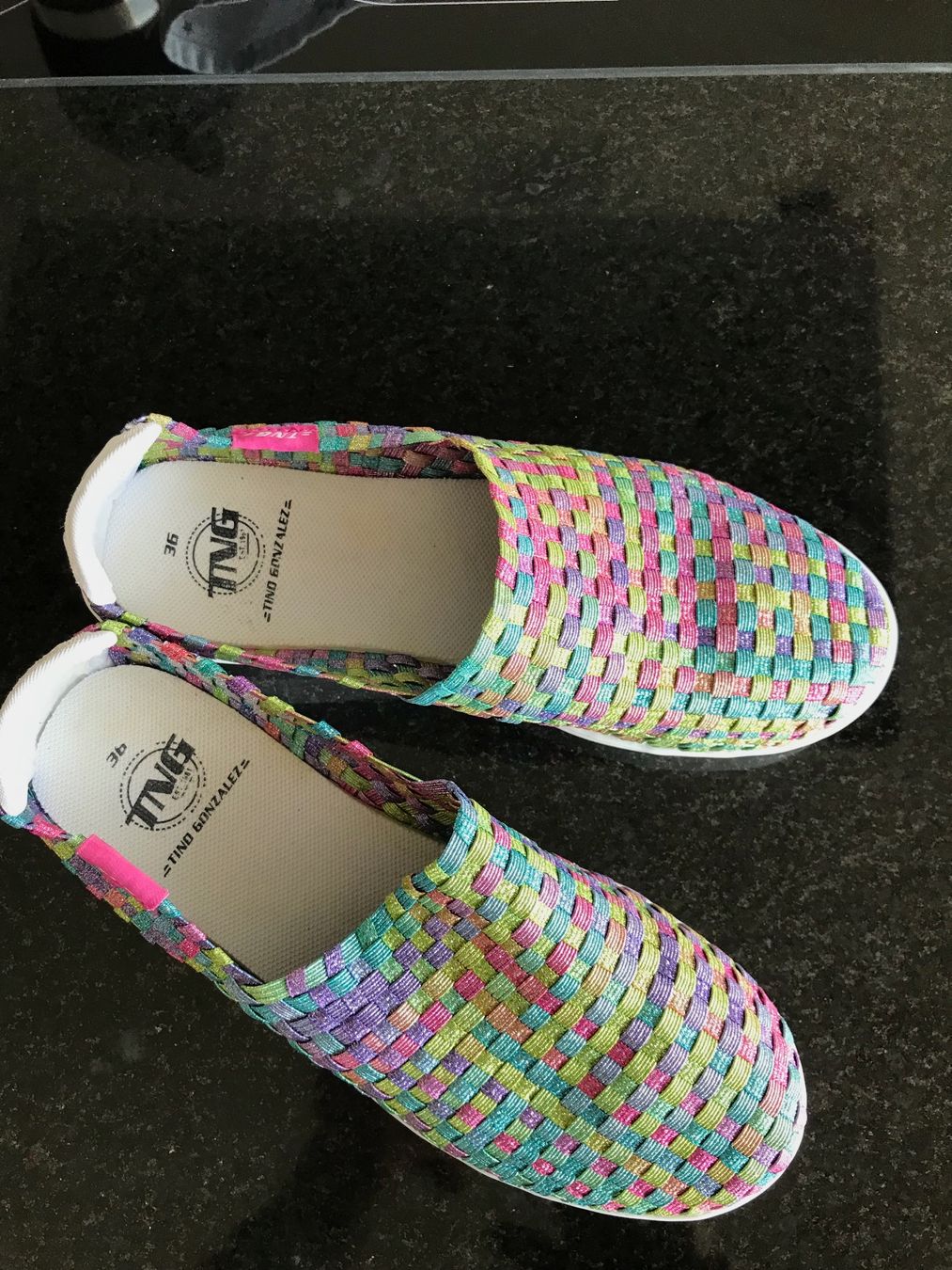 Scarpe da donna: Bunte Sommer-Flechtschuhe Grösse 36 – Usato da Rafz venduto da findelmundo68