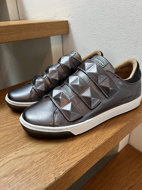 Damenschuhe: Sneakers – Gebraucht aus Hergiswil NW von casko75