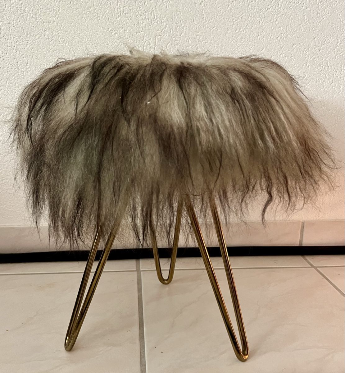 Sgabelli: Original 70er Design Fellhocker Hairpin Hocker – Usato da Hunzenschwil venduto da Madachica 7