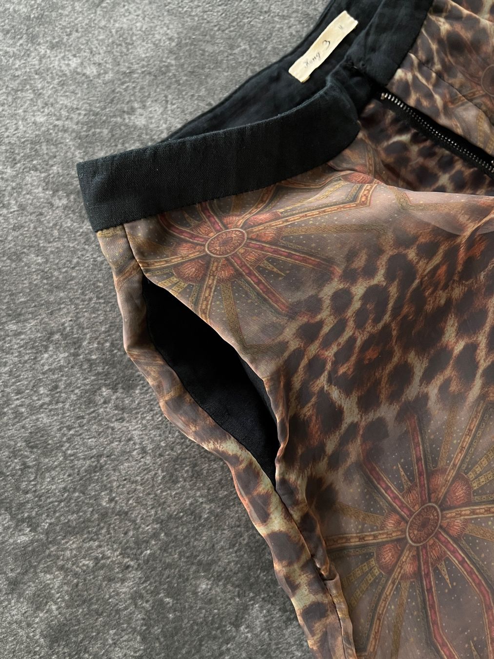Pantaloni: HONG 3 Damen Shorts - Größe M – Usato da Kilchberg ZH venduto da Simlife 4