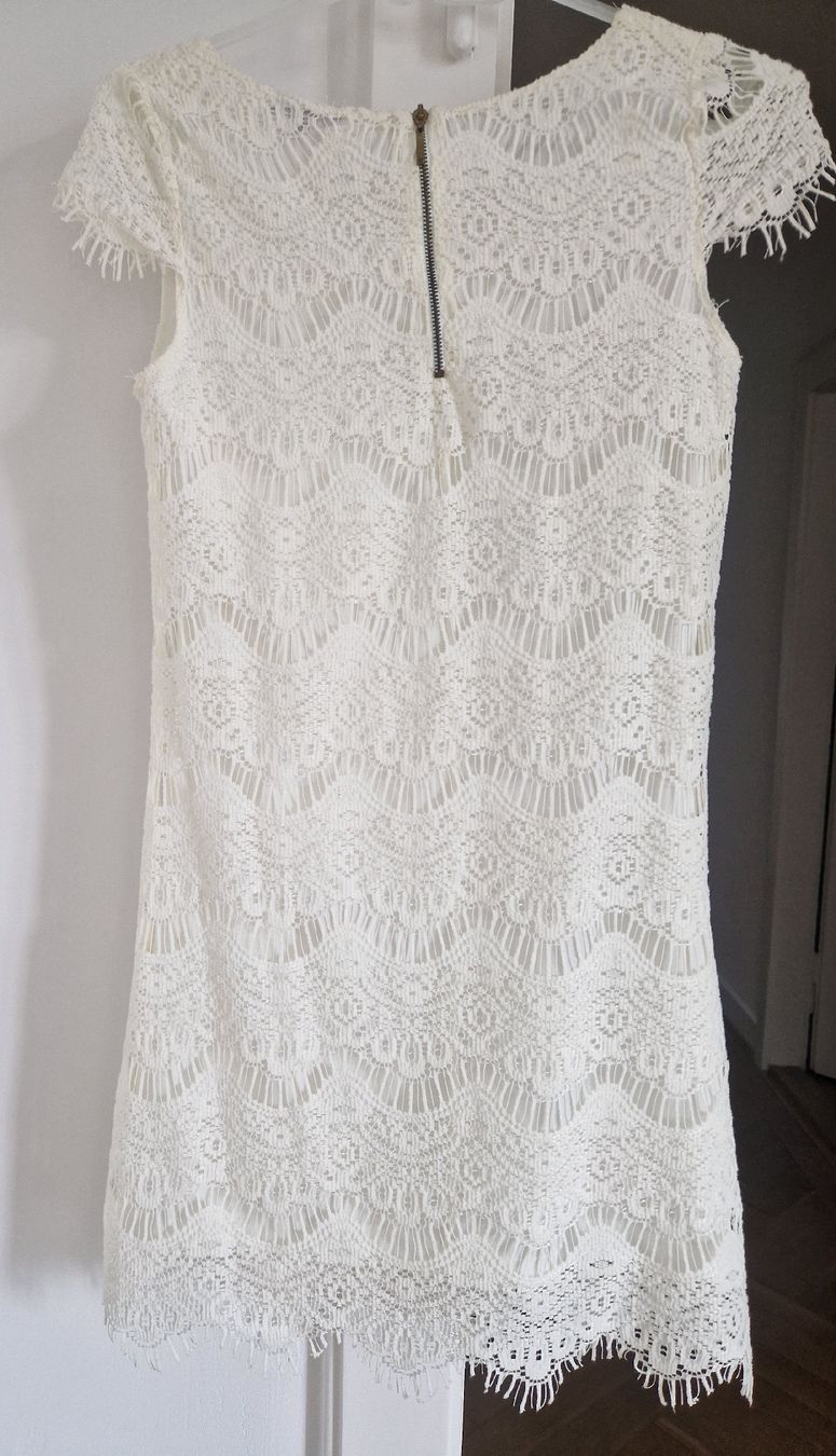 Kleider: Kleid in S aus Spitze – Neu (gemäss Beschreibung) aus Küsnacht ZH von 2011_ 1
