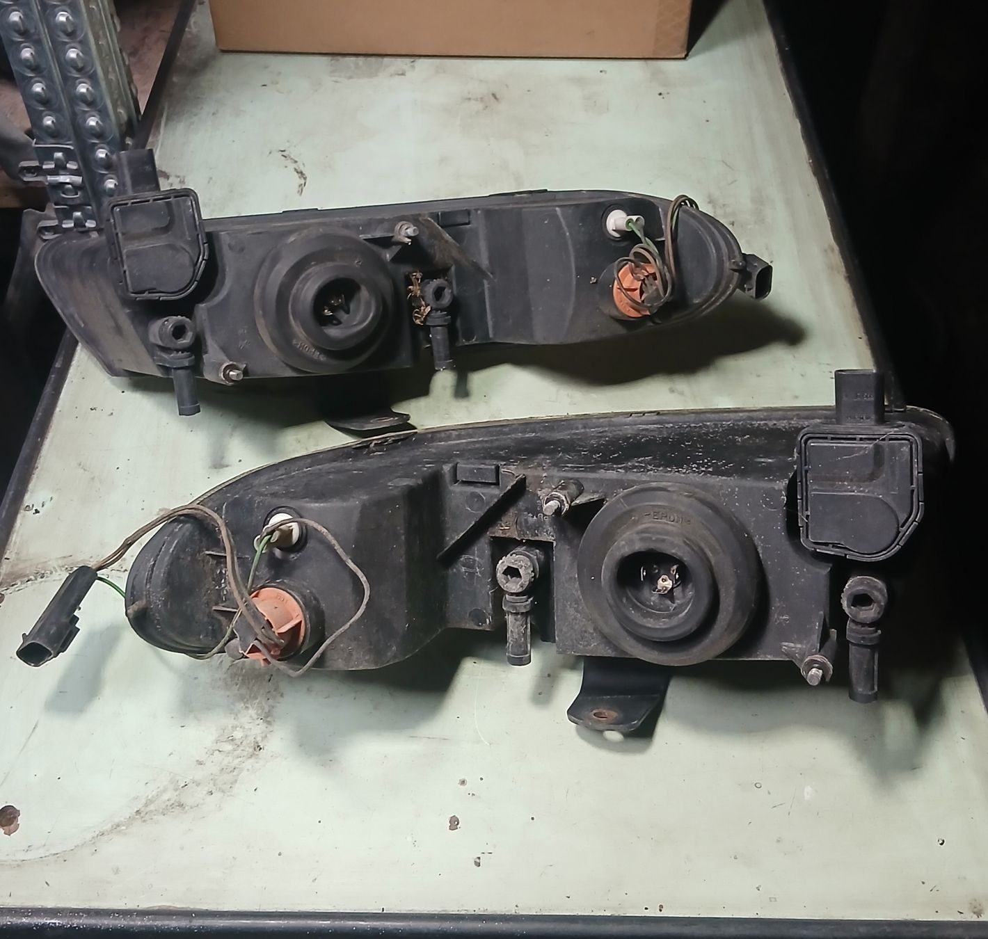 Chrysler Scheinwerfer: Phares Chrysler Voyager 1996-2000  – Gebraucht aus la heutte von Auto-stock 2