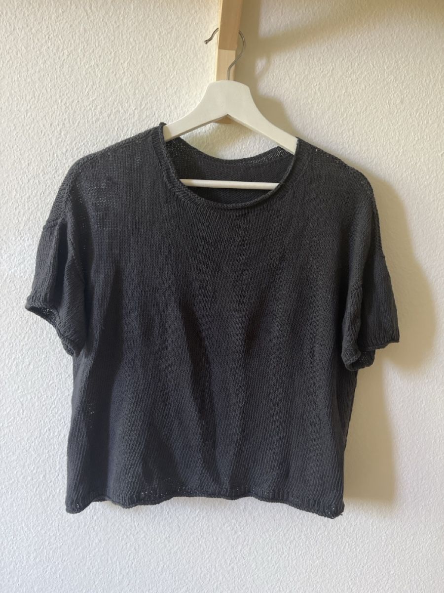 T-shirt: gestricktes T-Shirt aus Leinen – Usato da St. Gallen venduto da cor_c9lz