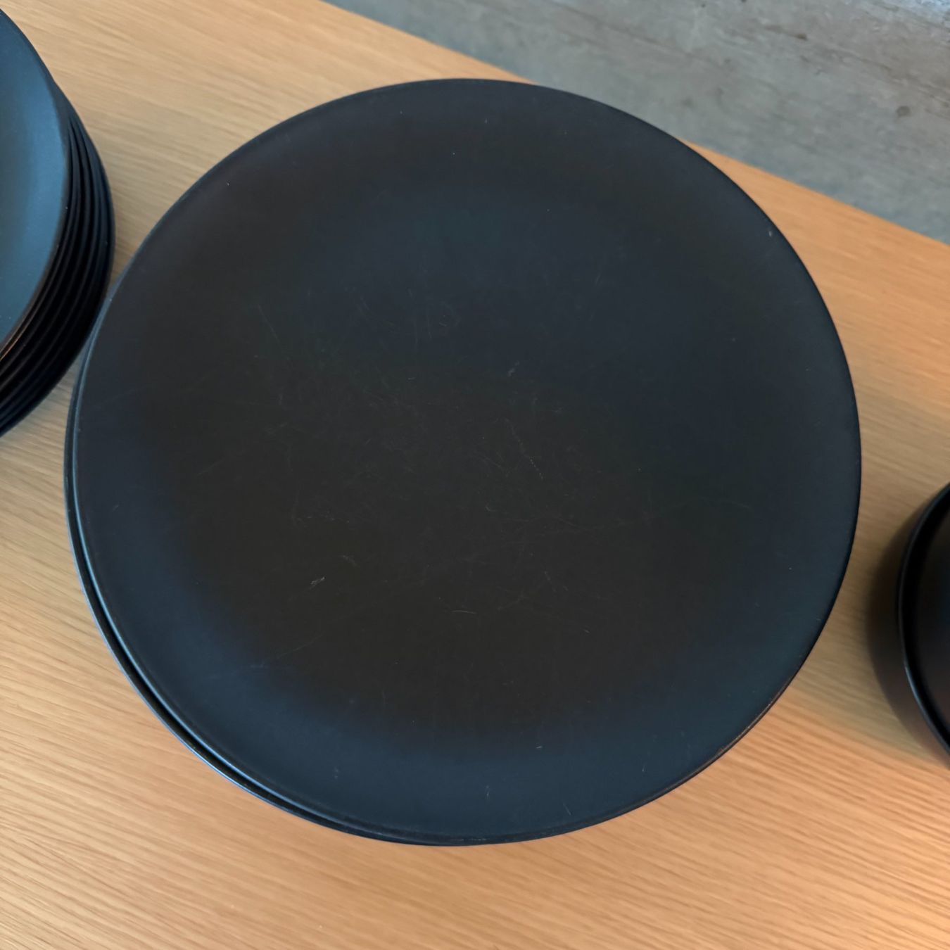 Ikea Piatti: Lot d'assiettes noires mat – Usato da St-George venduto da alaixee 2