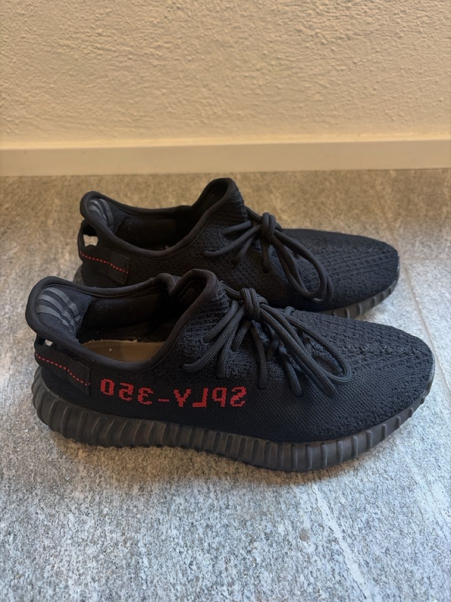 Adidas Scarpe da uomo: Yeezy boost nere – Usato da Davesco-Soragno venduto da Chichijango