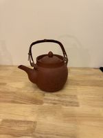 Ton-Teekanne  rot mit Deckel handbemalt Vintage 