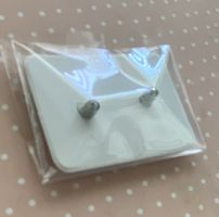 Boucle d'oreilles minimalistes, argenté avec petit diamant