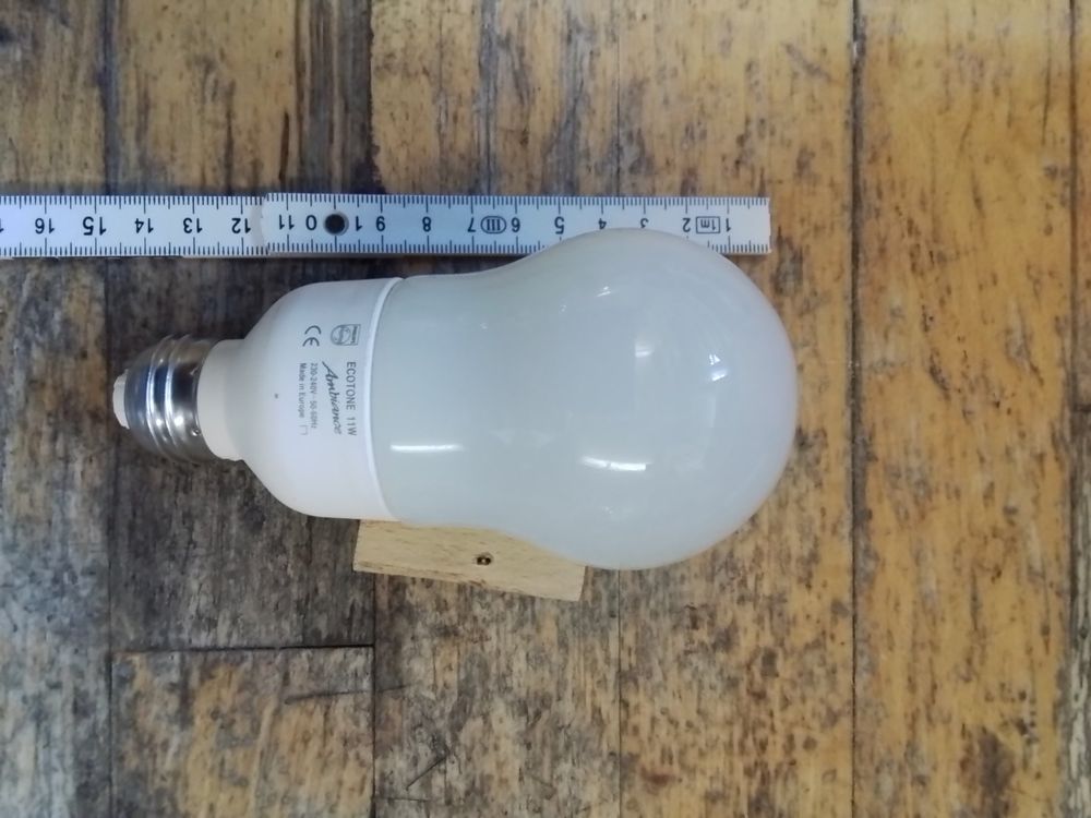 Philips Lampes: Philips Energiesparlampe 11 Watt warmweiss Glühbirne Lampe – D'occasion à Oberurnen par DVDL