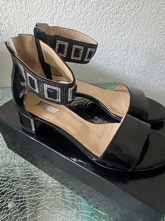 Scarpe da donna: Wunderschöne Sandalen Leder Grösse 37 – Usato da Bern venduto da Ninitto