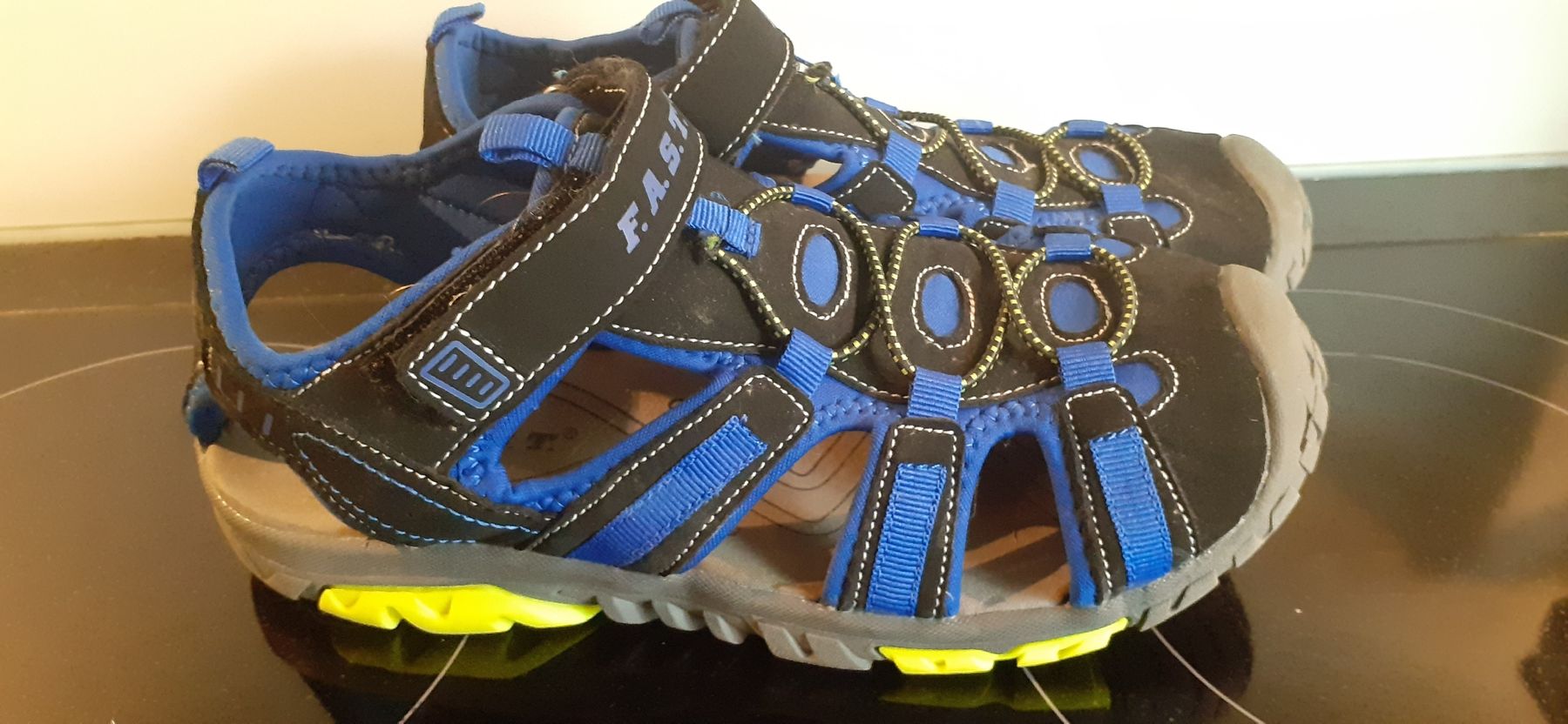 Scarpe per ragazzi: Sandalen Gr. 39 Jungen – Usato da Winterthur venduto da fabelwin