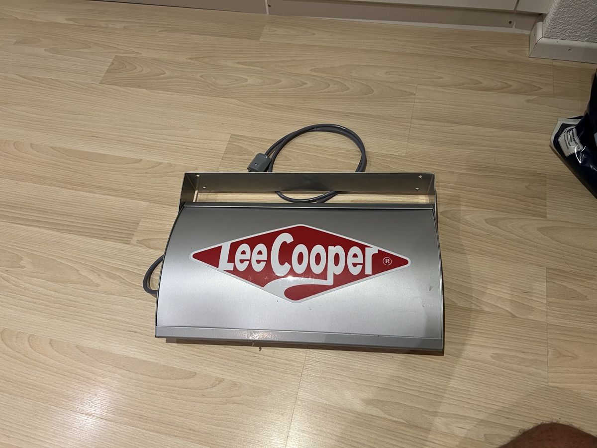 Lampade: Leuchtreklame Lee Cooper – Usato da Winkel venduto da Smilla82 3