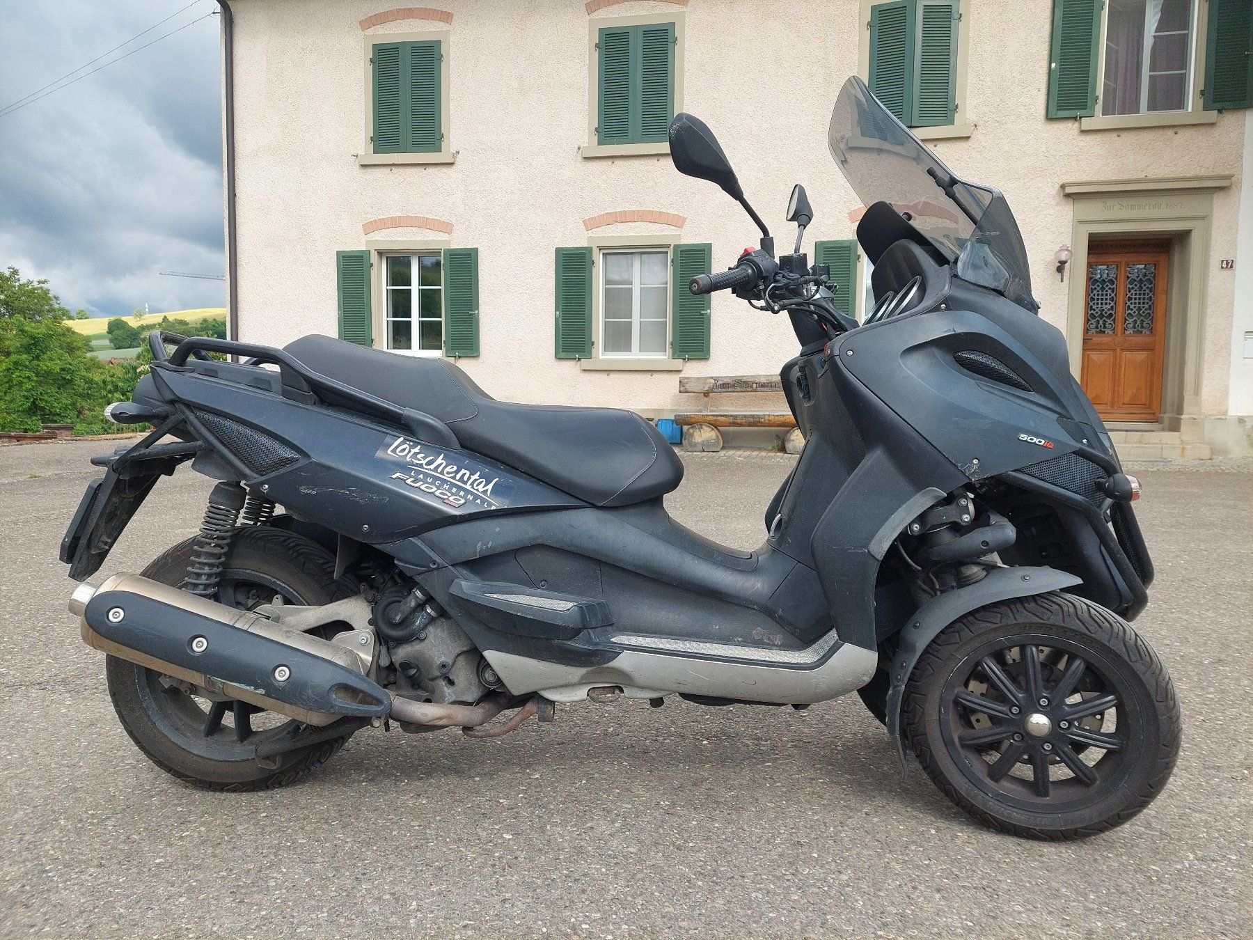 Gilera A tre ruote: Gilera Fuoco 500 3Rad Roller baugleich Piaggio MP3 – Usato da Schleitheim venduto da ZieglerMotoRecycling