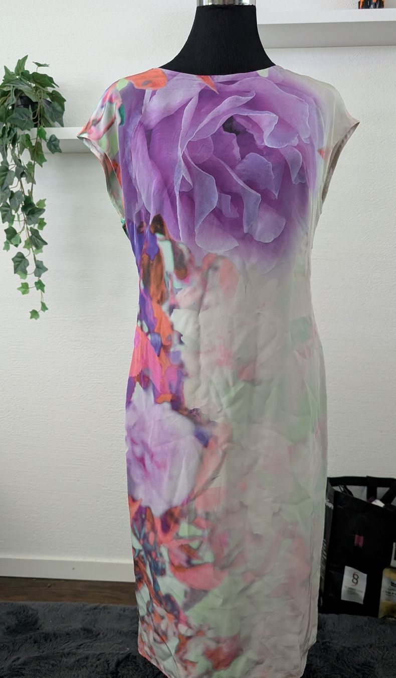 Escada Vestiti: elegantes Kleid Escada Blumenmuster Grösse 38 seide – Usato da Richterswil venduto da Estreja9