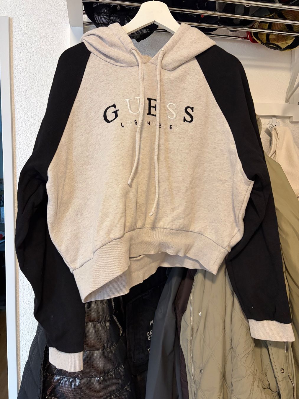 Guess Maglioni & Felpe: Guess Kaputzenpullover – Usato da Bubendorf venduto da sve_z9ly