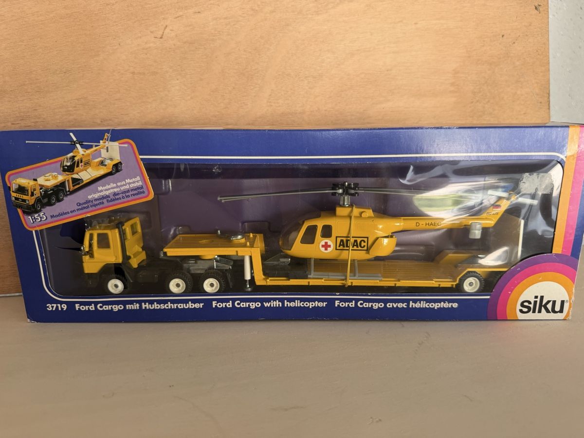 Siku Kits de montage: Siku Ford Cargo avec hélicoptère 1:55 neuf – D'occasion à Evionnaz par eriba430